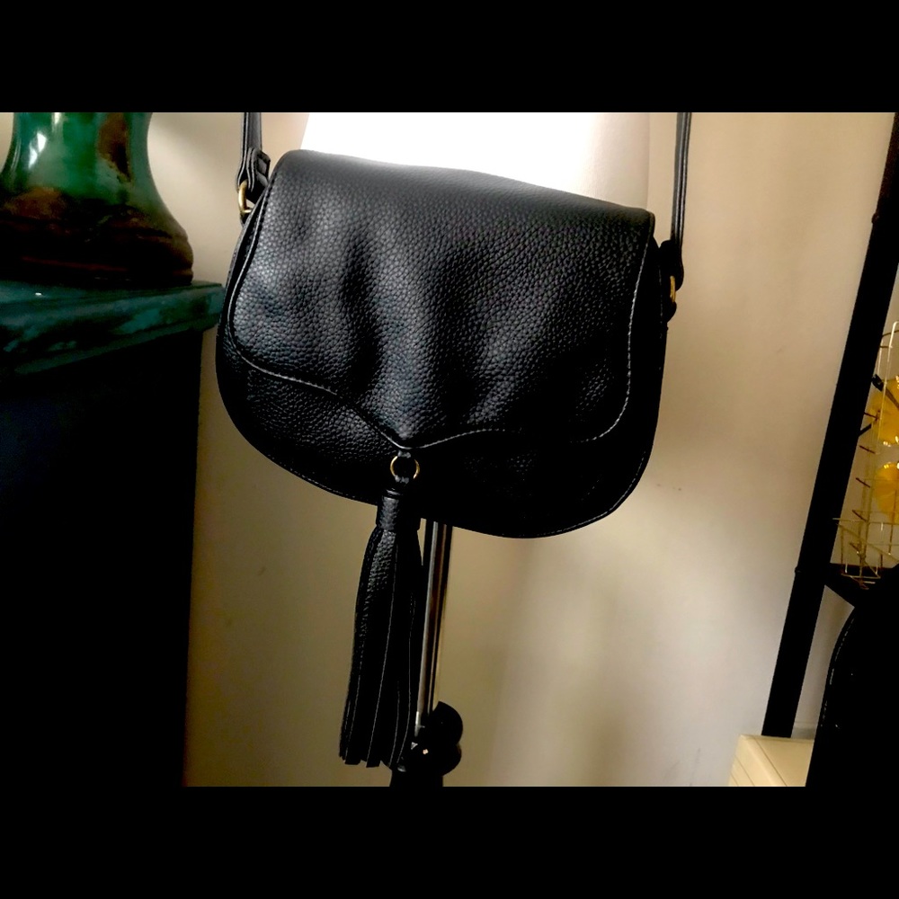 Black shoulder bag